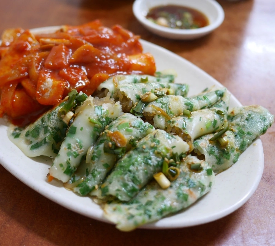 막걸리 한 잔할 땐 부산 당감시장 부추만두 소문난 순대집 간판 없는 맛집 (영업시간 포장) 당감시장 소문난 순대집 부추만두