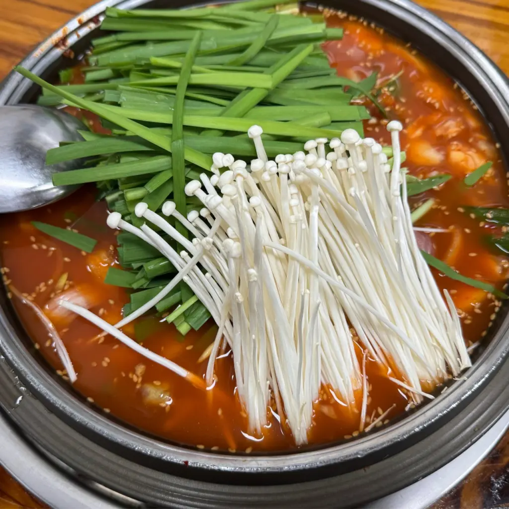 해외여행 전후 맵단 끝판왕 낙지전골 빨간거 짱구네 인천공항 맛집 (풍향고 짱구네) 빨간거 짱구네 낙지전골