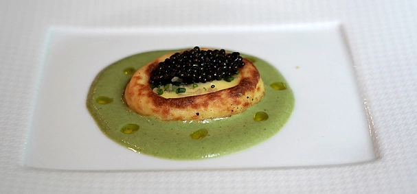 미슐랭 양파스프 레스토랑 레스쁘아 임기학 셰프 프로필 & 수상 방송 컬리플라워 & 굴 퓨레에 감자 크러스트에 세이보리 레몬커드, 그리고 오세트라 캐비어.