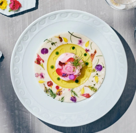 미슐랭 양파스프 레스토랑 레스쁘아 임기학 셰프 프로필 & 수상 방송 크루그의 산미와 떼루아에 어울리도록 해산물과 피쉬스탁을 베이스로 만든 ‘바다의 블랑켓